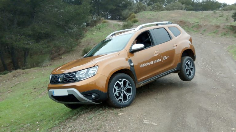 Dacia Duster en un Curso de Conducción 4x4.