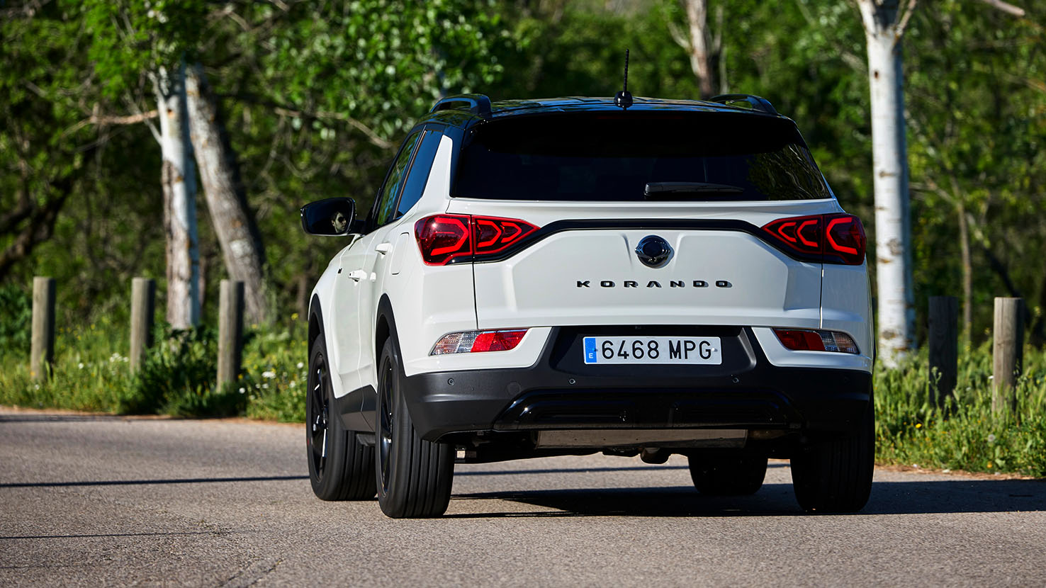 SsangYong Korando Black Pack vista trasera.