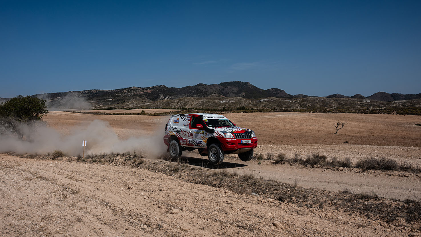 Toyota Land Cruiser equipo Kobe Motor en la Baja Lorca 2024.