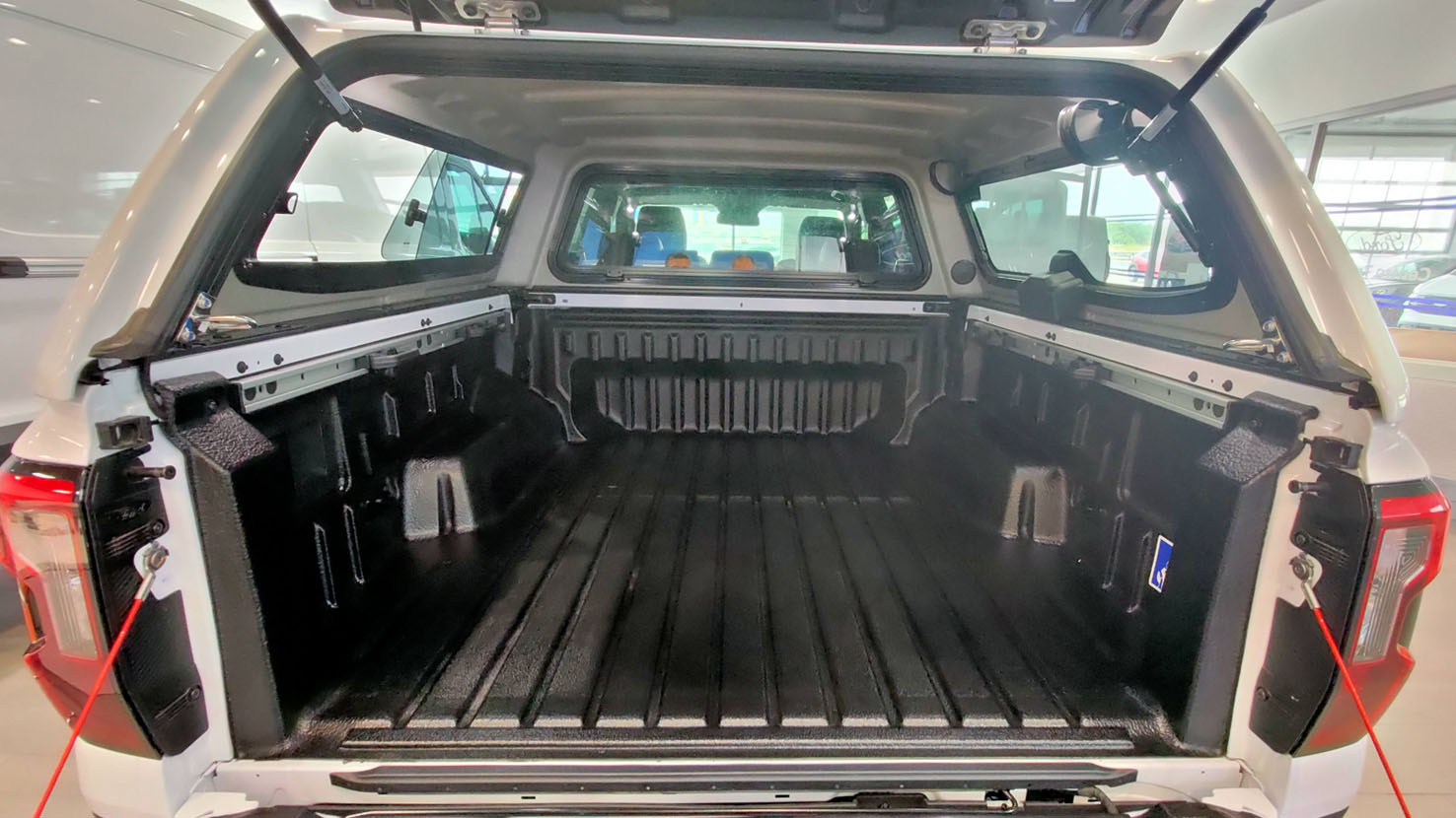 Interior del hardtop o techo duro para el Ford Ranger 4x4.